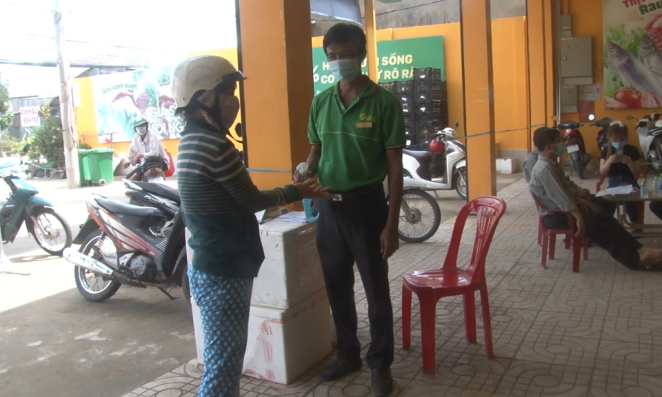 Kiểm tra công tác phòng, chống dịch Covid – 19 TX Kiến Tường