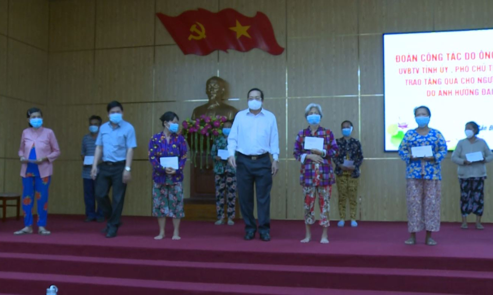 Phó Chủ tịch UBND tỉnh Nguyễn Minh Lâm động viên doanh nghiệp thực hiện nghiêm công tác phòng dịch