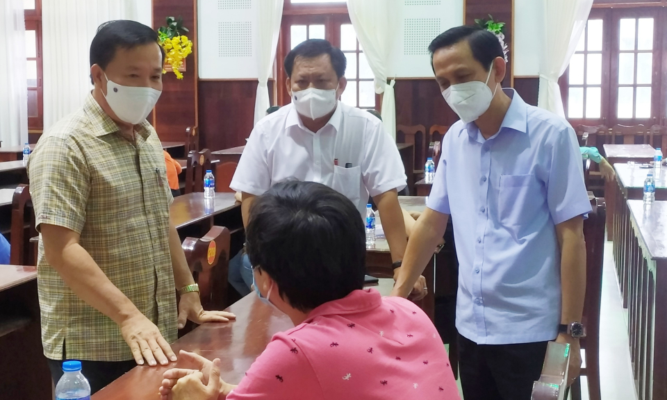 Chủ tịch UBND tỉnh Nguyễn Văn Út thăm, động viên các doanh nghiệp trên địa bàn huyện Đức Hòa