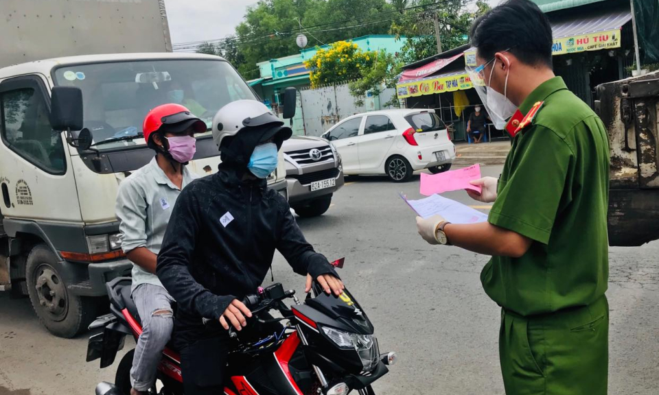 Từ 00 giờ ngày 13/7/2021, Long An kiểm soát chặt chẽ phương tiện và người qua lại giữa địa bàn Long An và các tỉnh giáp ranh
