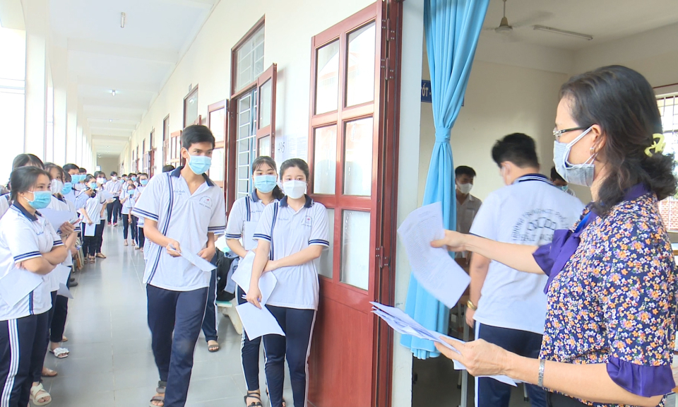 Long An: Môn thi Ngữ Văn đầu tiên diễn ra an toàn, nghiêm túc