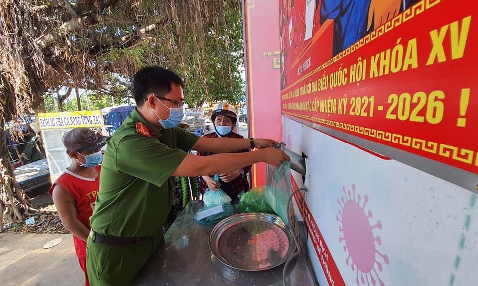 Bến Lức: Vận động trên 12,6 tấn gạo cho ATM gạo nghĩa tình