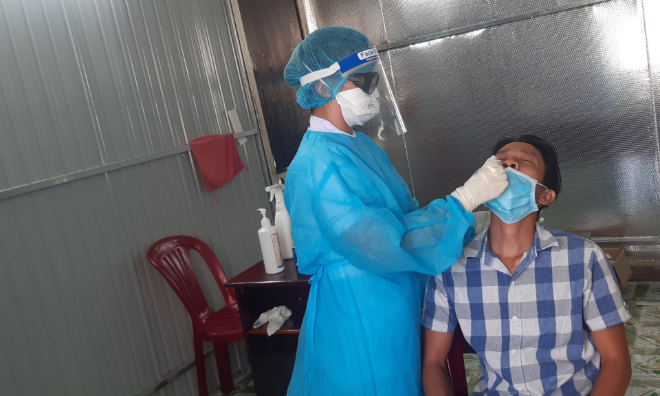 Trung tâm y tế huyện Châu Thành triển khai Test nhanh SARS-CoV-2