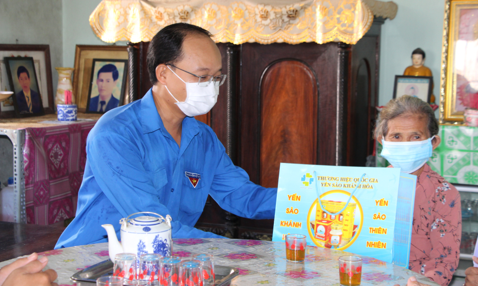 Thủ Thừa: Ra quân chiến dịch tình nguyện Hoa phượng đỏ
