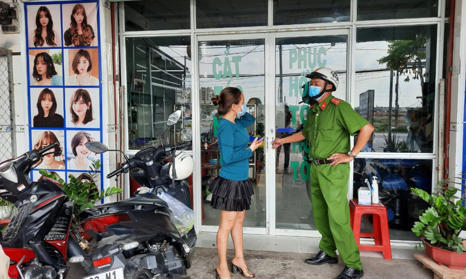 Bến Lức: Tăng cường kiểm tra các cơ sở kinh doanh dịch vụ hớt tóc nam, nữ