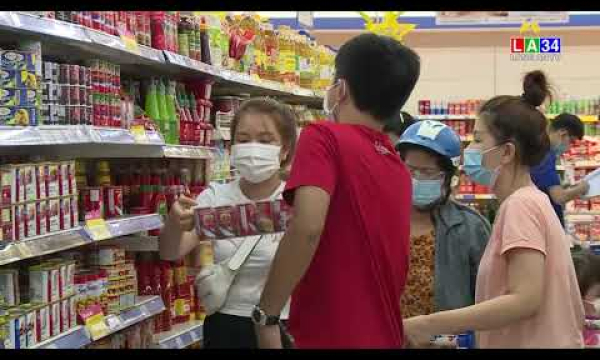 Tân An: người dân trữ hàng trước giờ giãn cách xã hội