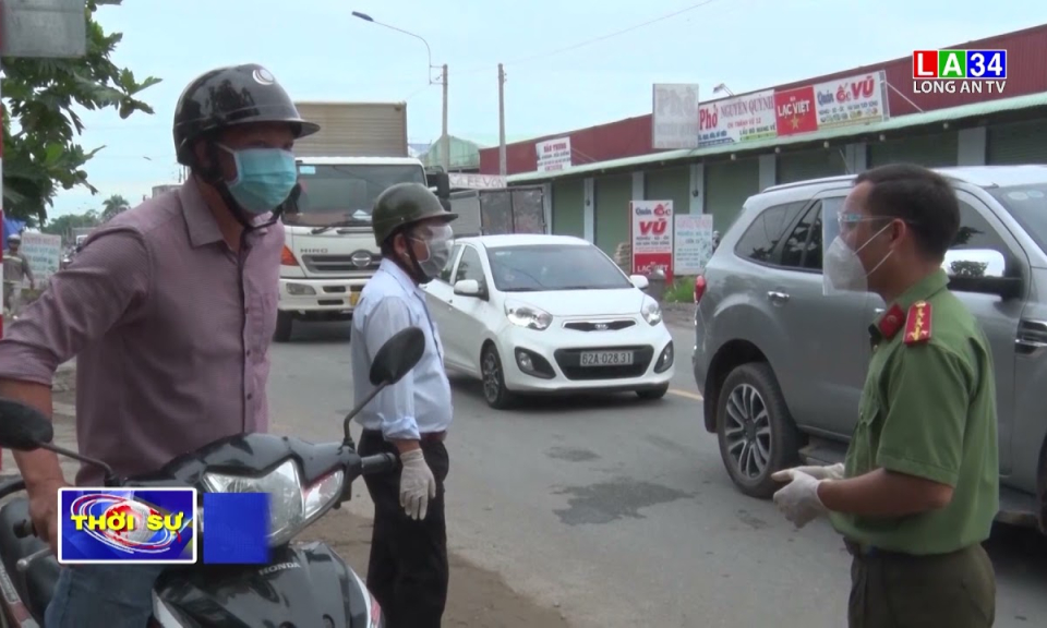 Bến Lức: Không có giấy xét nghiệm, nhiều phương tiện phải quay đầu xe tại các chốt kiểm soát dịch