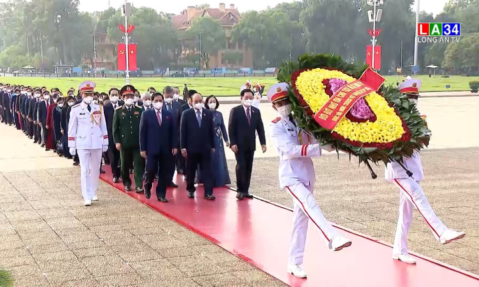 Đoàn ĐBQH khóa XV viếng Lăng Chủ tịch Hồ Chí Minh