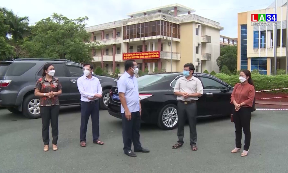 Bí thư Tỉnh ủy thăm, động viên các cán bộ nhân viên y tế tại các bệnh viện dã chiến
