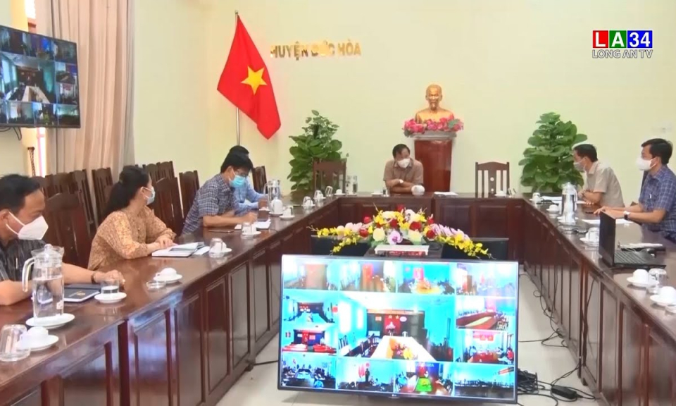 Chủ tịch UBND tỉnh Nguyễn Văn Út thăm động viên lực lượng tuyến đầu chống dịch tại Đức Hòa