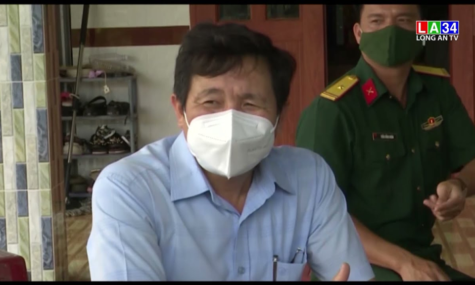 Phó Chủ tịch HĐND tỉnh thăm tặng quà lực lượng tuyến đầu các địa phương