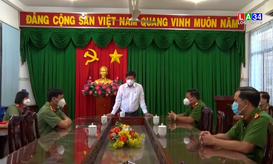 Thưởng nóng cho lực lượng công an huyện