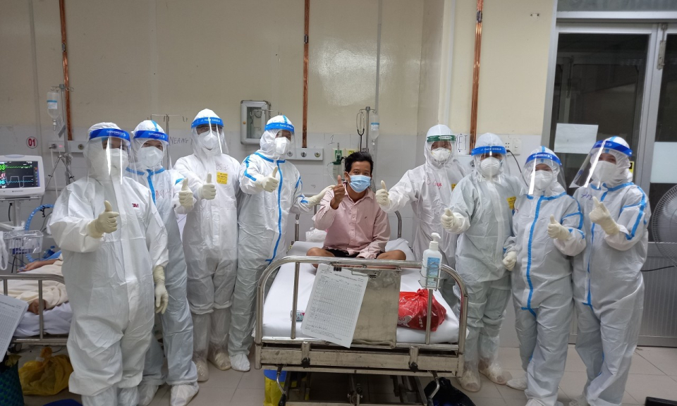 Thêm trường hợp bệnh nhân COVID-19 nặng được xuất viện