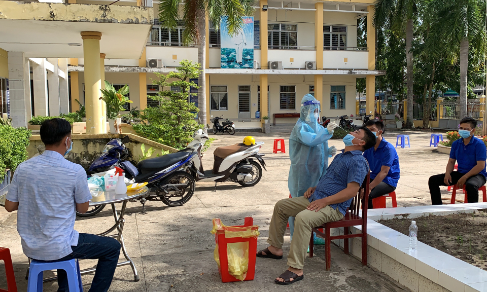 Tân Hưng: Xét nghiệm COVID-19 cộng đồng đợt 2 cho trên 3.000 người