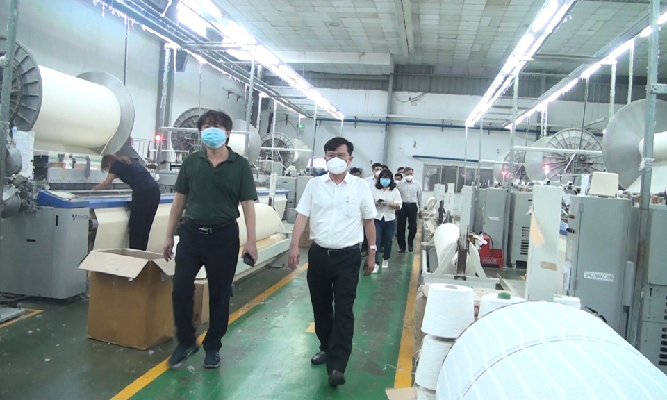 Chương trình tiếp sức công nhân “3 tại chỗ” tại Đức Hòa