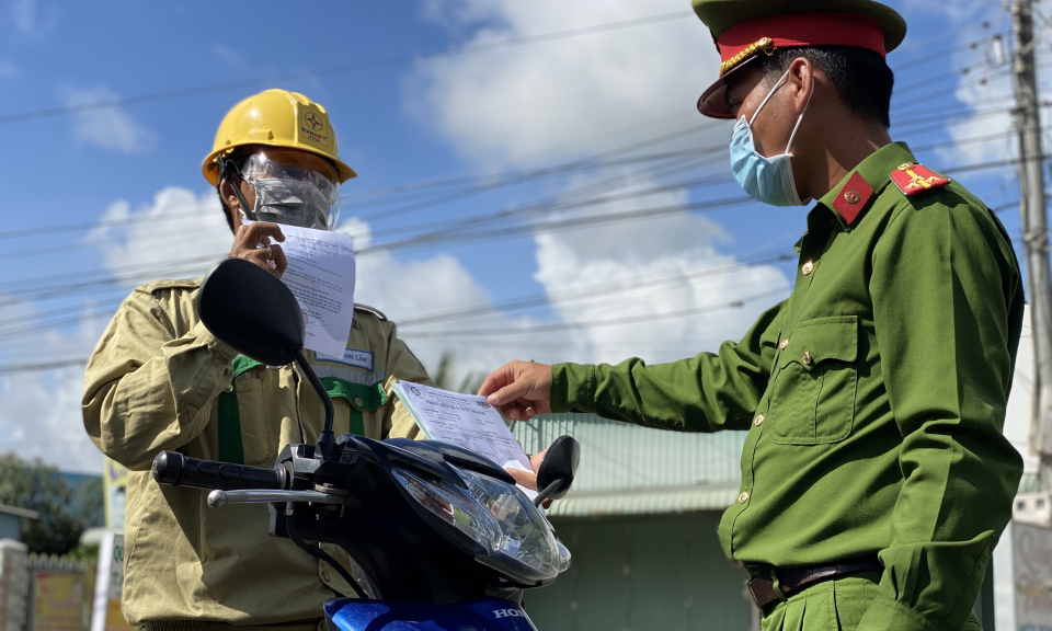 Thành phố Tân An: Giảm khoảng 90% phương tiện lưu thông trên đường