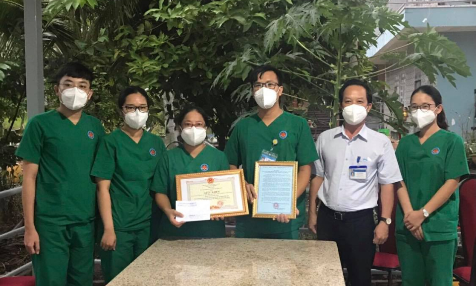Bến Lức: Tri ân các đoàn y, bác sĩ hỗ trợ chiến dịch tiêm vắc xin phòng Covid &#8211; 19