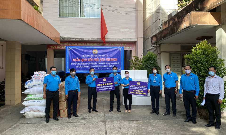 Công ty TNHH Pouyuen tặng 12.100 phần quà cho công nhân, lao động tại Long An