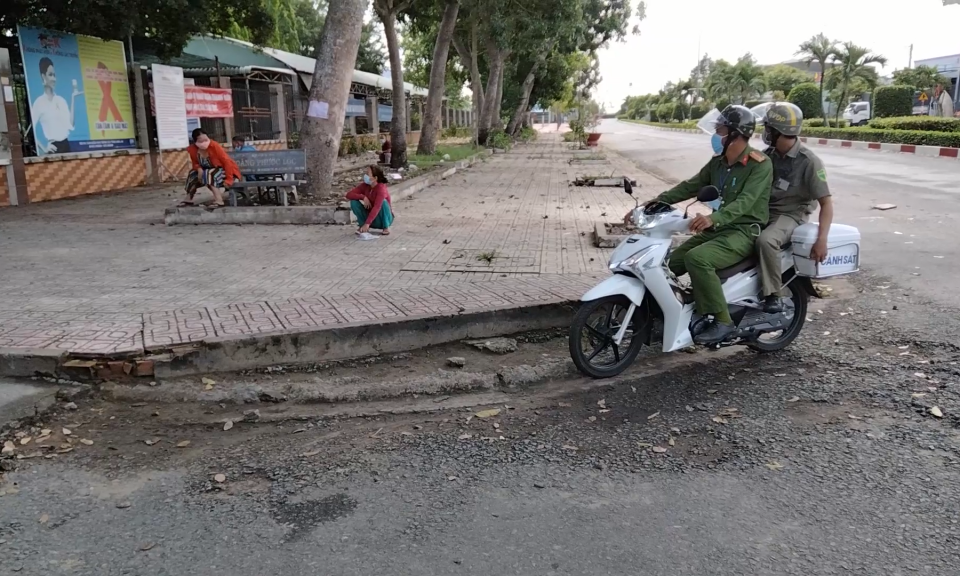 Tân Hưng: Siết chặt tuần tra, kiểm soát dịch bệnh