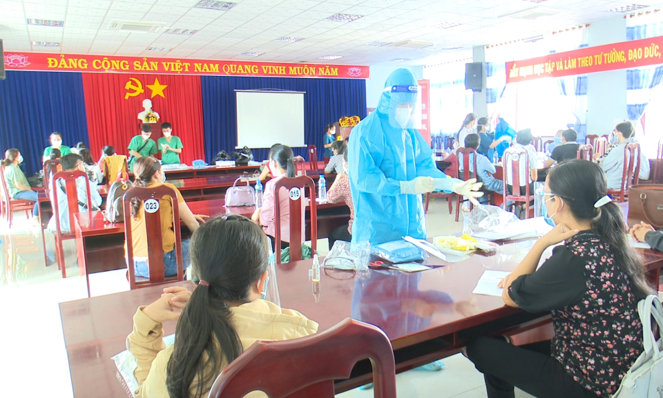 Đức Hòa: Tập huấn công tác phòng dịch cho các tình nguyện viên