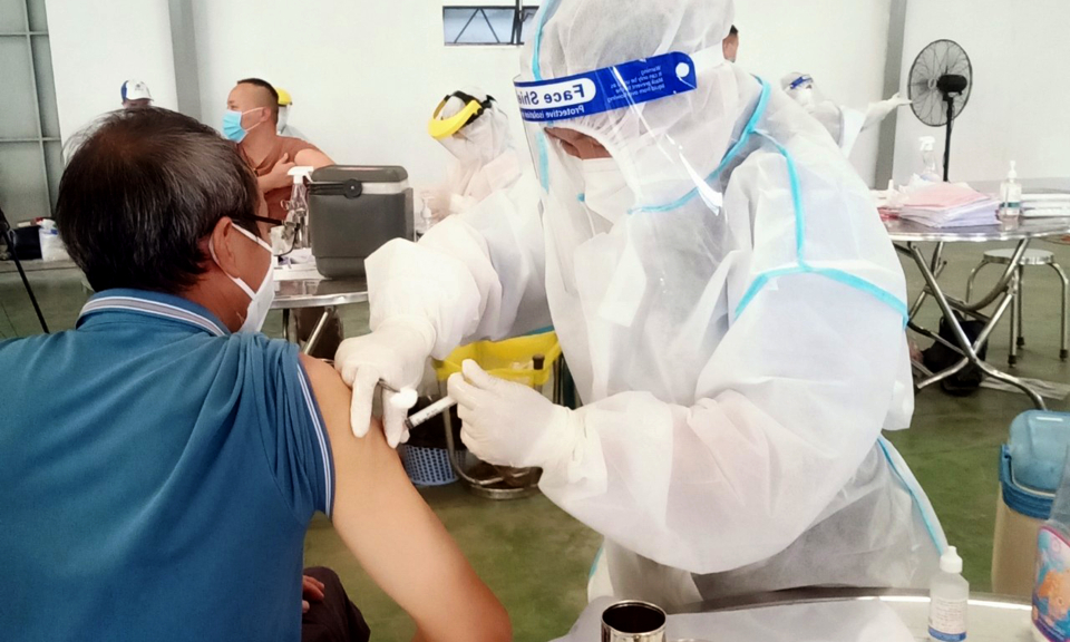 Hơn 2.000 công dân Trung Quốc sống trên địa bàn Long An được tiêm 2 mũi vắc xin phòng Covid-19