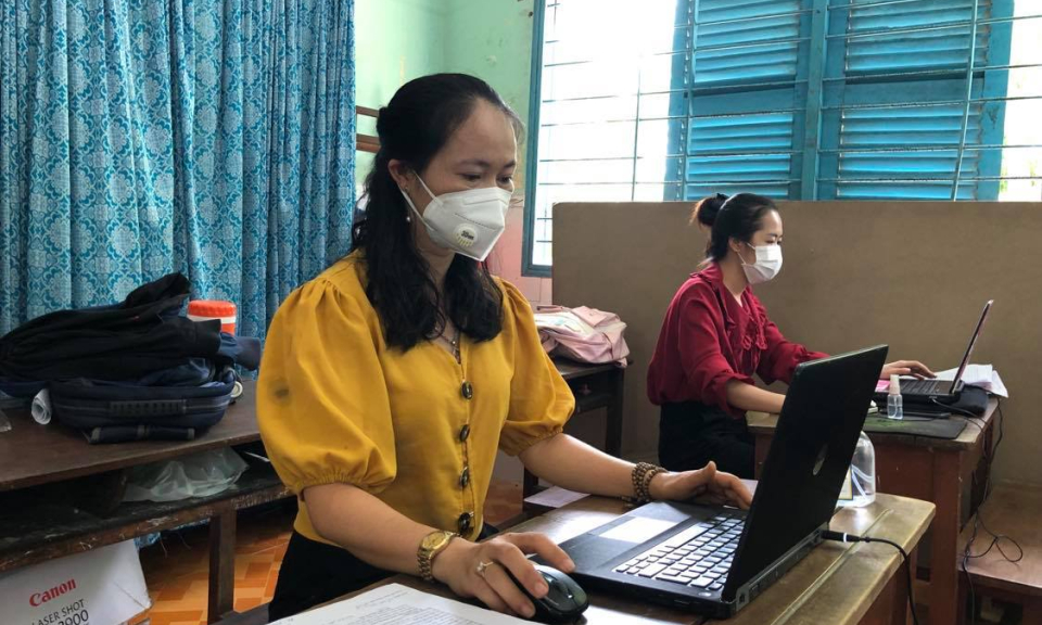 Bến Lức: Giáo viên tình nguyện tham gia chống dịch Covid – 19