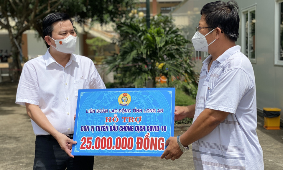 Phó Bí thư Thường trực Tỉnh ủy thăm, động viên các bệnh viện dã chiến