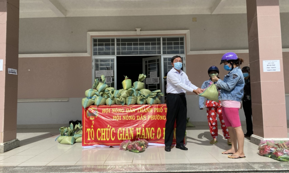 Phiên chợ 0 đồng , san sẻ yêu thương