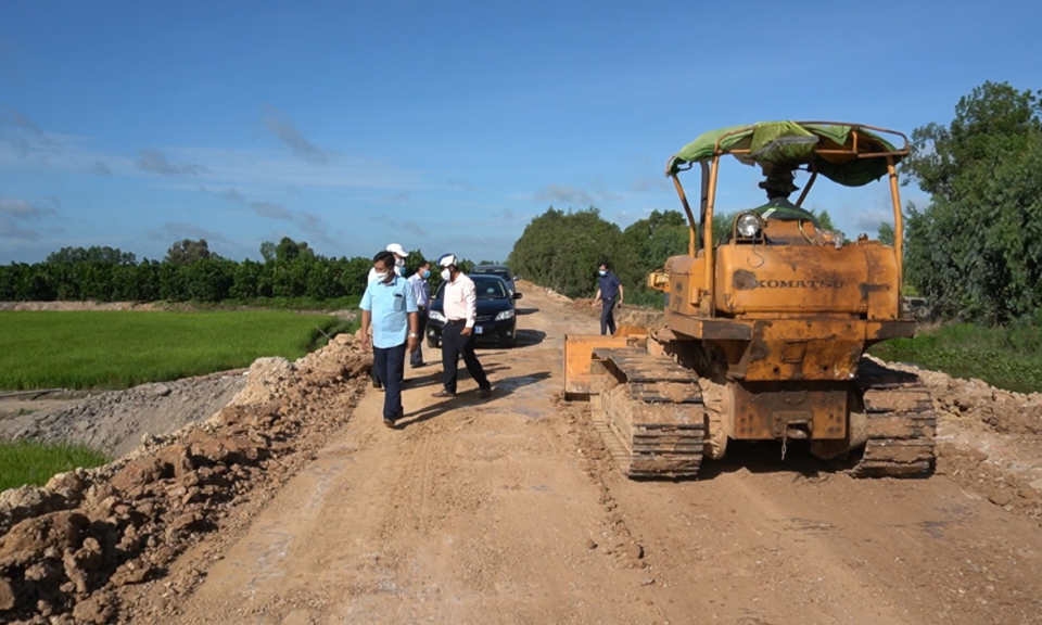 Kiểm tra một số công trình xây dựng trên địa bàn Mộc Hóa