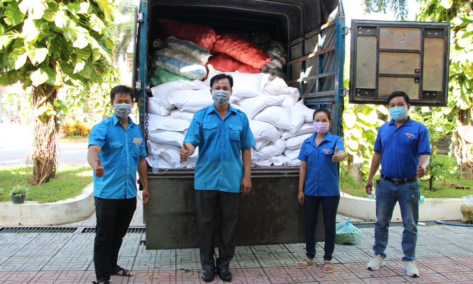 Thủ Thừa: Hỗ trợ 5,5 tấn lương thực cho Quận 12, TP HCM