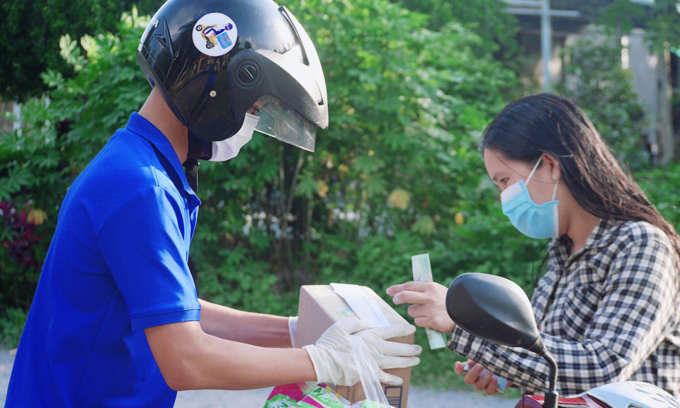Đức Hòa: Ra mắt đội &#8220;Shipper đồng hành&#8221;