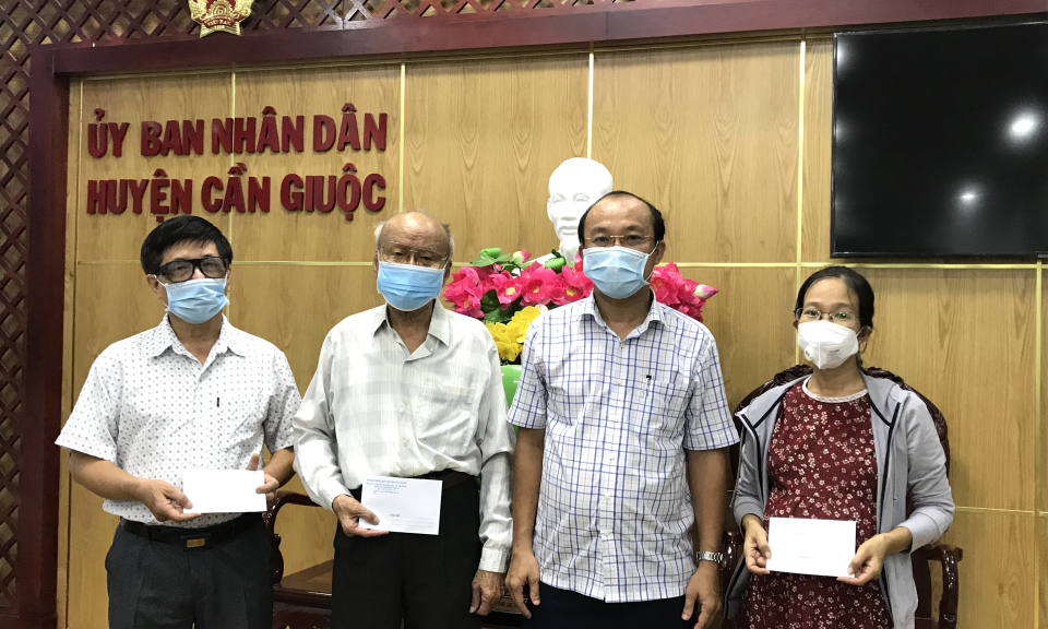 Cần Giuộc: Gặp mặt cán bộ y tế nghỉ hưu tình nguyện tham gia phòng chống dịch Covid-19