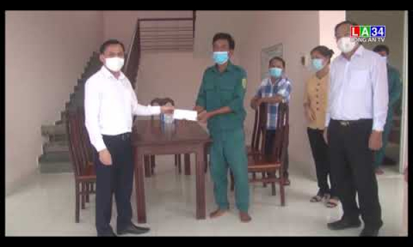 Phó Chủ tịch UBND tỉnh Long An &#8211; Nguyễn Minh Lâm thăm, tặng quà các chốt phòng dịch