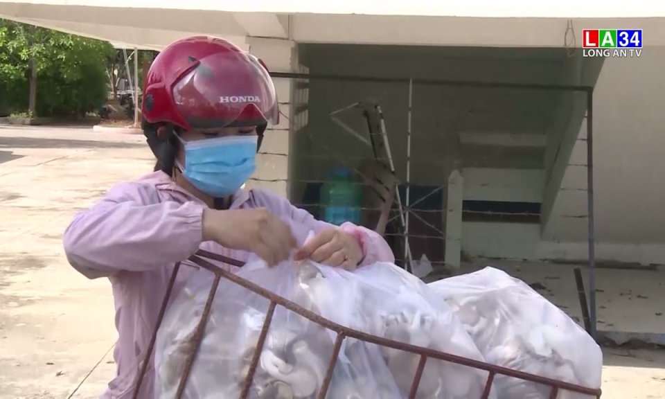 Chuyện về những người vừa đi chợ vừa thu mua nông sản