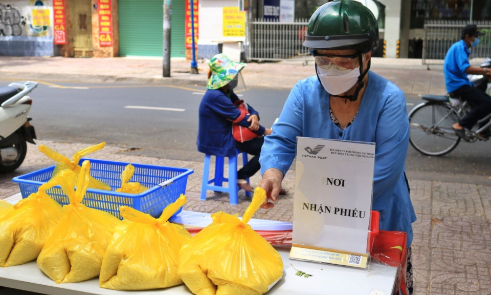 &#8216;Tấm lòng mùa dịch, san sẻ yêu thương’ tặng nhu yếu phẩm thiết yếu trị giá 160 tỷ đồng