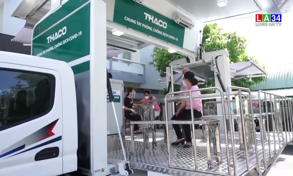 Bộ Y tế hỗ trợ Long An xe tiêm vaccine lưu động