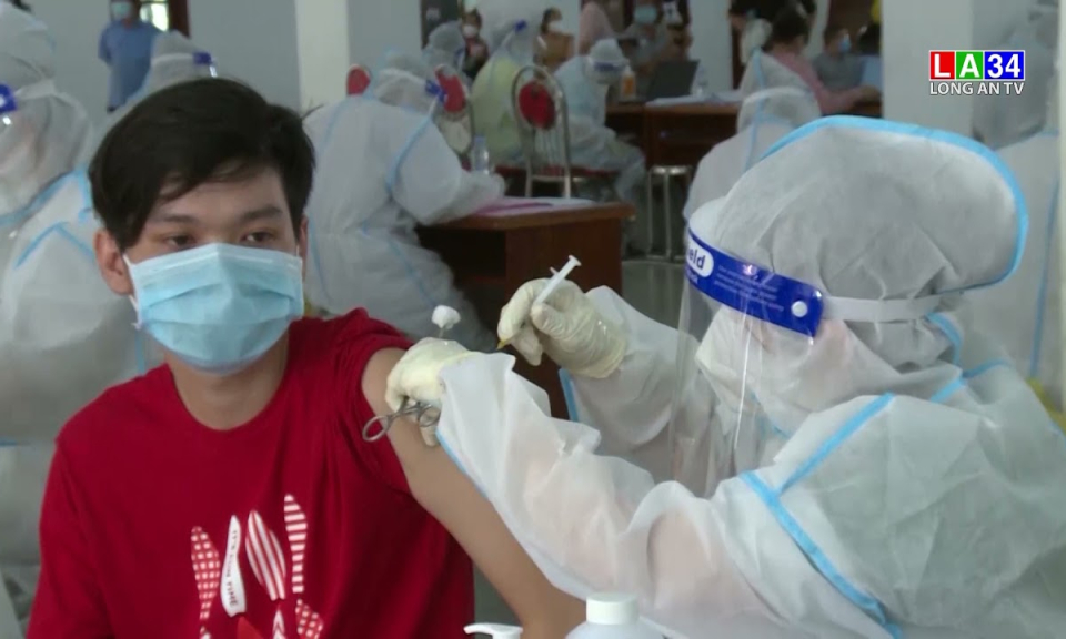 Long An tiêm vaccine theo kiểu cuốn chiếu