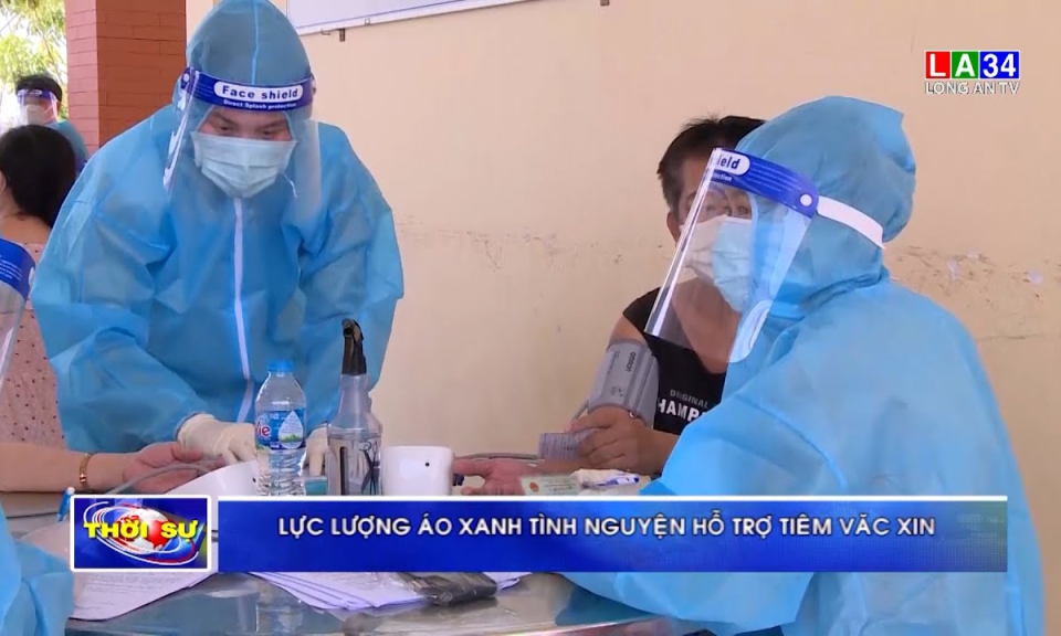 Lực lượng áo xanh tình nguyện hỗ trợ tiêm vaccine