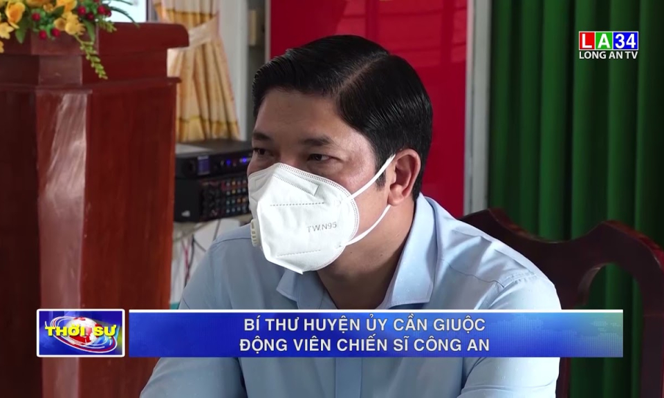 Bí thư Huyện Ủy Cần Giuộc động viên chiến sĩ công an