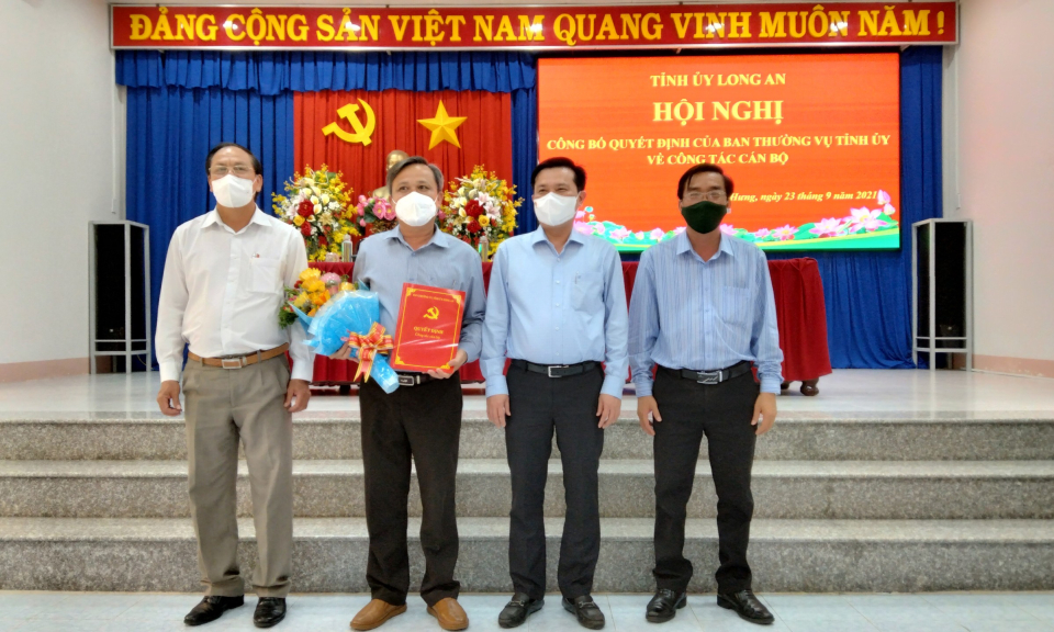 Tỉnh ủy Long An công bố quyết định công tác cán bộ