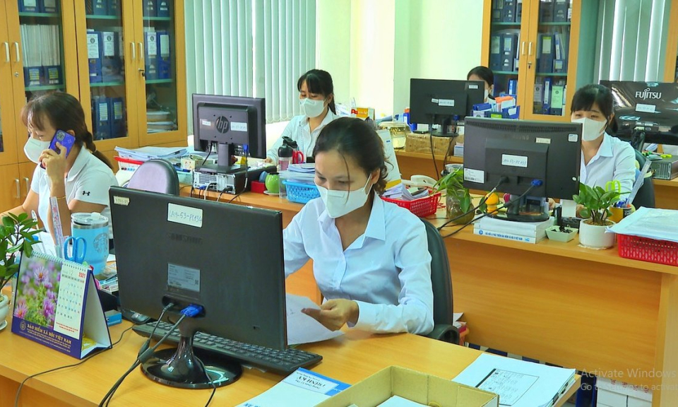 BHXH Long An triển khai nhiều giải pháp hỗ trợ người lao động bị ảnh hưởng bởi dịch COVID-19
