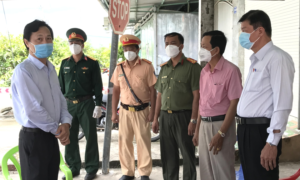 HĐND tỉnh giám sát việc chi hỗ trợ công tác phòng chống dịch covid-19 tại huyện Cần Giuộc