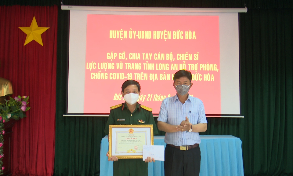 Đức Hòa khen thưởng tập thể hỗ trợ công tác phòng, chống dịch