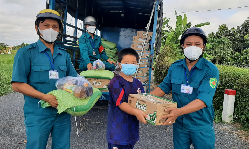 Đồng hành cùng người dân nghèo vượt qua dịch bệnh