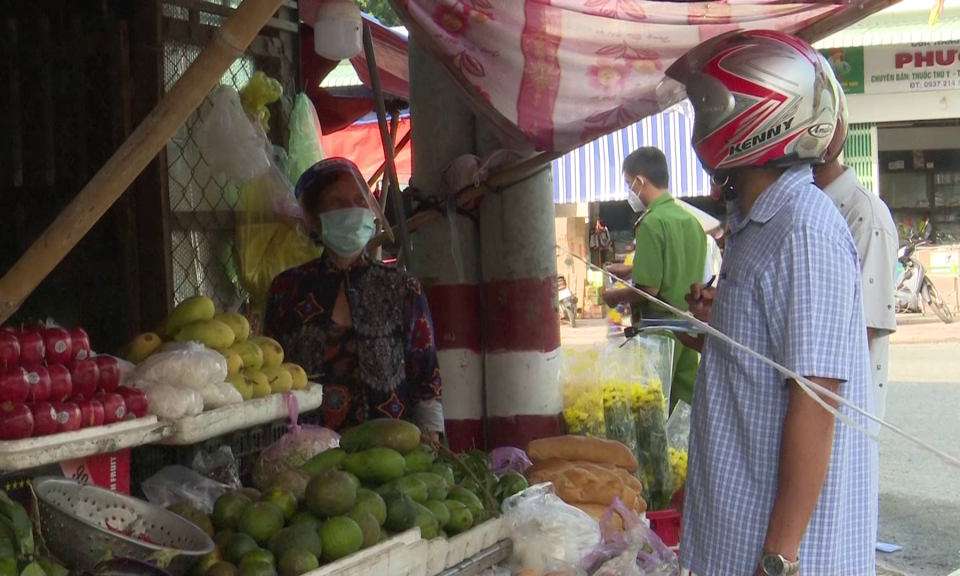 Tân Trụ: Tăng cường kiểm tra phòng chống dịch COVID-19 tại cửa hàng buôn bán