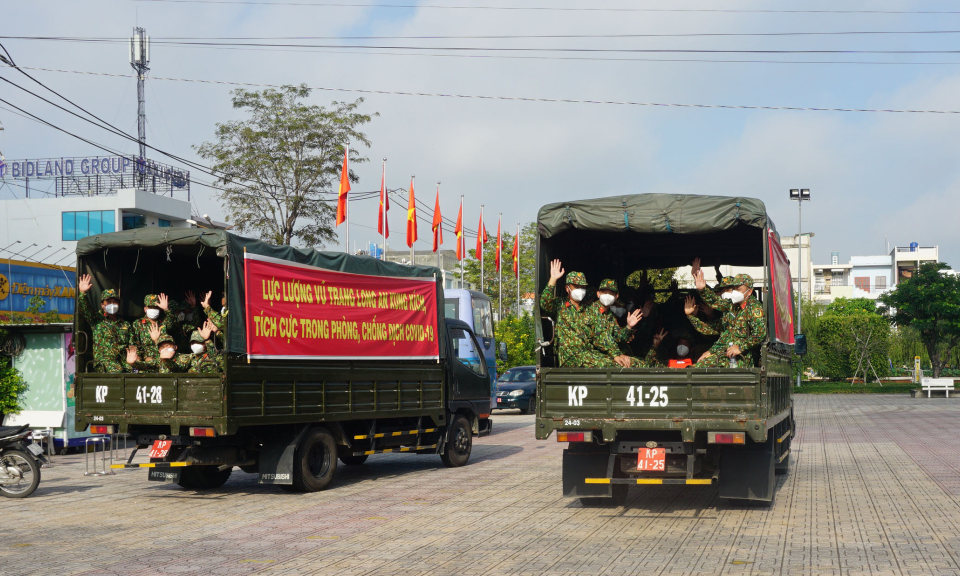 Gặp mặt cán bộ, chiến sĩ hỗ trợ huyện Bến Lức phòng, chống dịch