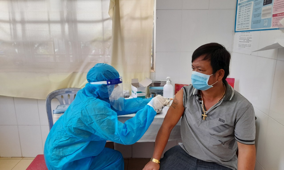 Tân Thạnh: Tiêm vắc xin phòng COVID-19 cho toàn dân