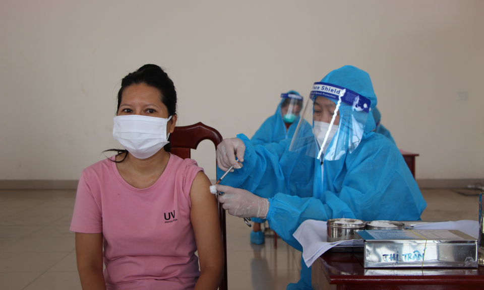 Thủ Thừa: Trên 97% người dân được tiêm vắc-xin phòng COVID-19