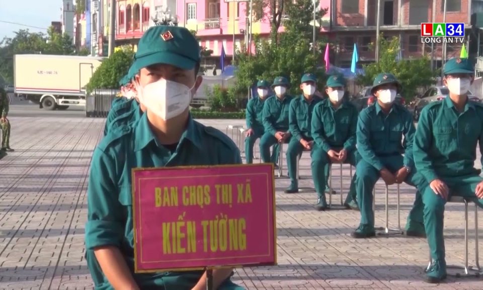 Bến Lức: Tiễn lực lượng hỗ trợ phòng, chống dịch trên địa bàn huyện