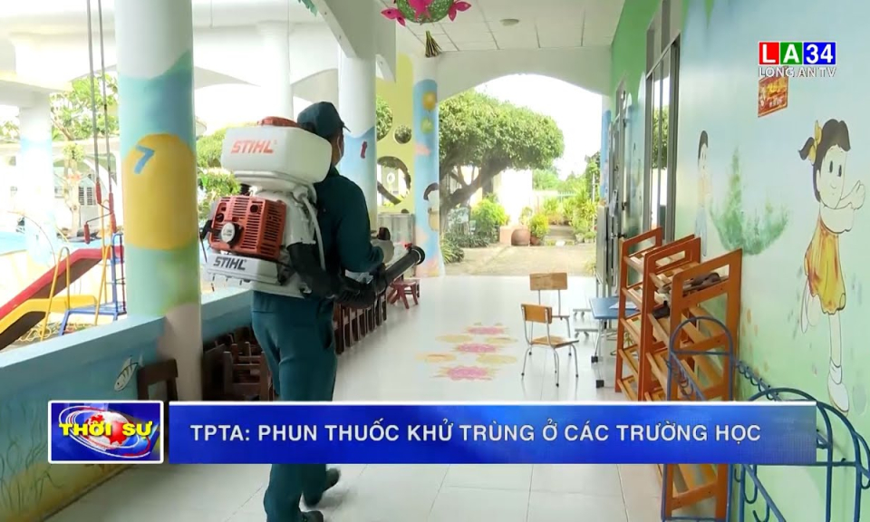 TP.Tân An: Phun thuốc khử trùng ở các trường học